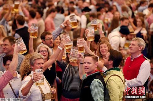 开怀畅饮！慕尼黑啤酒节盛大开幕
