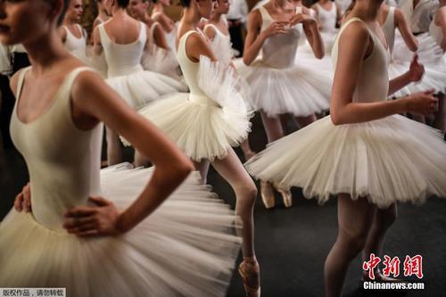 巴黎歌剧院年度庆典 领略“法式芭蕾”风情