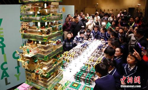乐高拼砌大师在上海与小朋友共创“垂直城市”