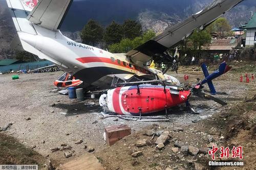 尼泊尔一飞机冲出跑道撞上两架直升机 数人死伤