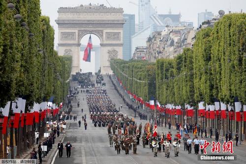  法国举行国庆阅兵式 