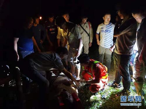中国旅游团在老挝遭遇车祸多人伤亡 