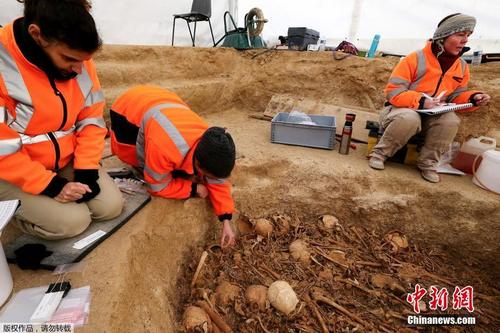 法国发现新石器时代地下墓葬 可追溯到5000多年前
