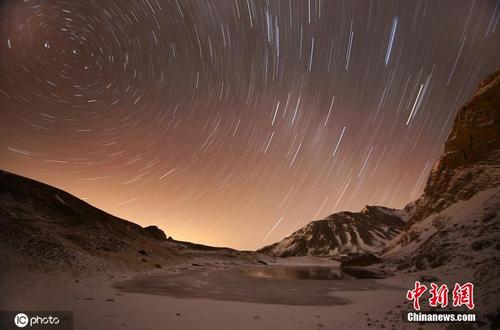 土耳其博尔卡山上的冰川湖 星光闪烁美若画卷