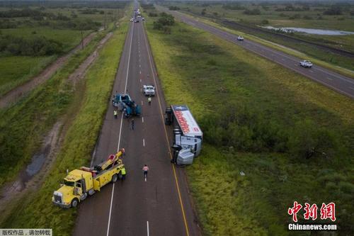 飓风“汉娜”登陆美国得州 掀翻大型卡车