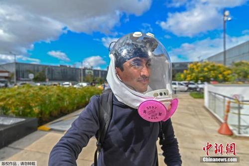 哥伦比亚设计师开发“防病毒头盔”预防新冠肺炎