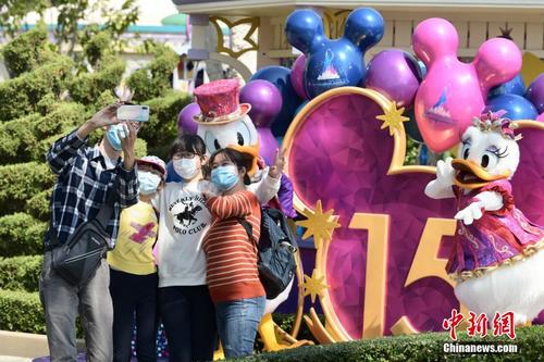 香港疫情放缓 迪士尼乐园重开迎宾客
