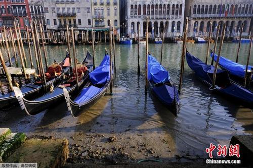 “水城”干了 威尼斯遇罕见低潮致河床干涸