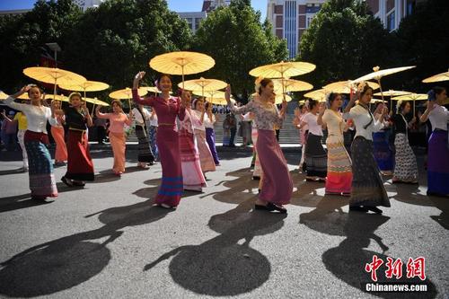 云南民族大学举行建校70周年庆祝大会