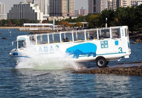 日本水陆两用巴士正式运行 