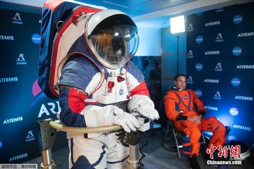 NASA推出新款宇航服“猎户座”套装 将用于探月 