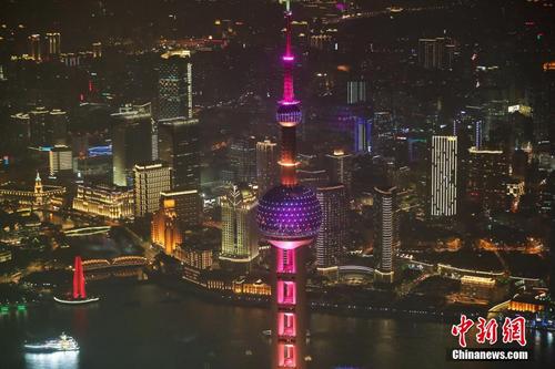 上海流光溢彩迎接第二届进博会
