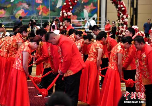 两岸新人厦门举行集体婚礼