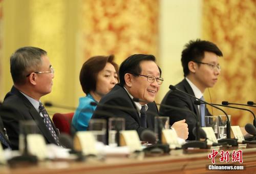全国政协十三届一次会议举行记者会