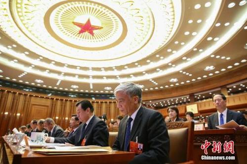 十三届全国人大一次会议主席团举行第三次会议