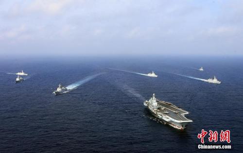 海军航母编队连续跨海区组织实兵对抗训练 