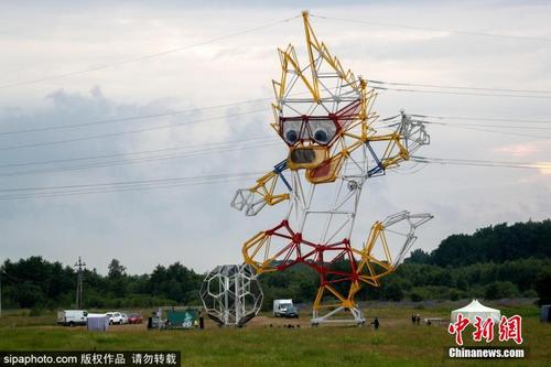要不要这么萌！俄罗斯电力塔变身世界杯吉祥物 
