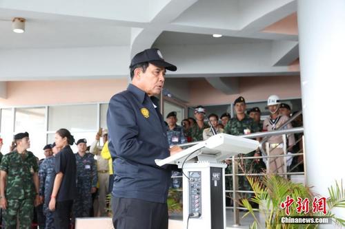 泰国总理巴育视察搜救工作并看望遇难中国游客家属 