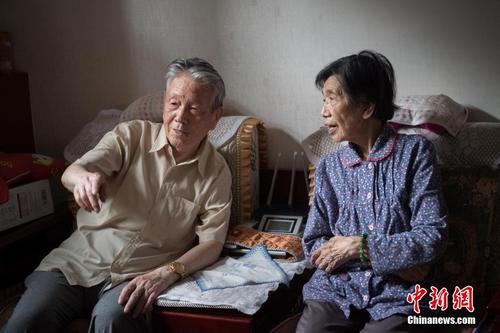 九旬夫妻抗战结伉俪无手续 结伴75年渴望结婚证 