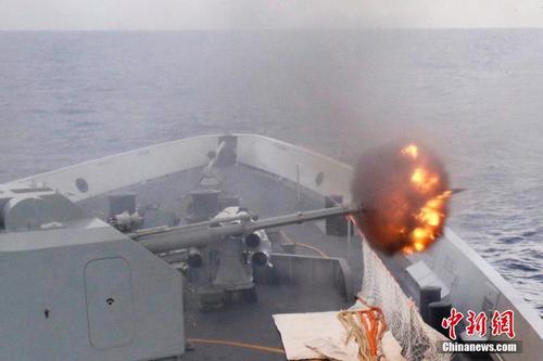 中国海军第三十批护航编队组织实弹射击训练