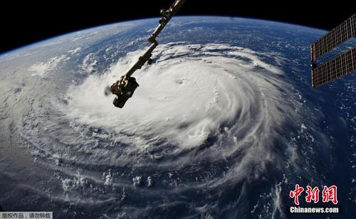 国际空间站拍到飓风移动画面 直扑美国东海岸 