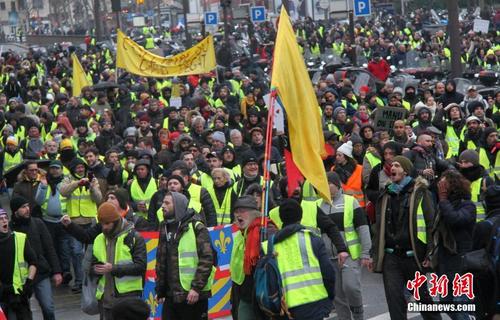 法国全国大辩论未平息示威者不满 7000人继续抗议