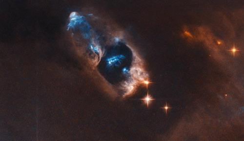 哈勃太空望远镜捕捉到新生恒星