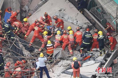 上海发生一起厂房墙体倒塌事故 致多人被埋 