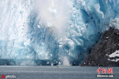 实拍阿拉斯加冰川坍塌瞬间 画面震撼