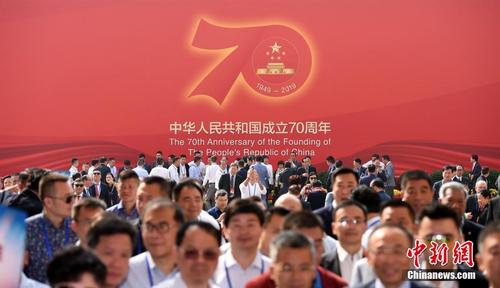 海外侨胞参观庆中华人民共和国成立70周年大型成就展