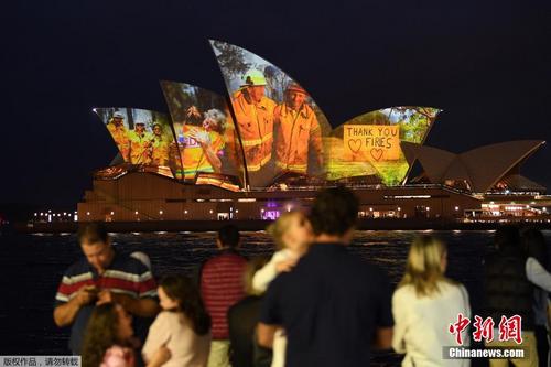 澳大利亚悉尼歌剧院亮灯 投影照片向消防员致敬