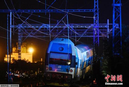捷克再发生火车相撞事故 或造成60名乘客受伤