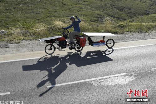 男子自制太阳能电动自行车开启“环法”之旅