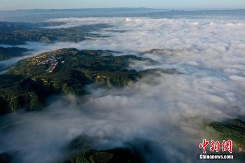 山西临汾：黄土高原上现云海景观