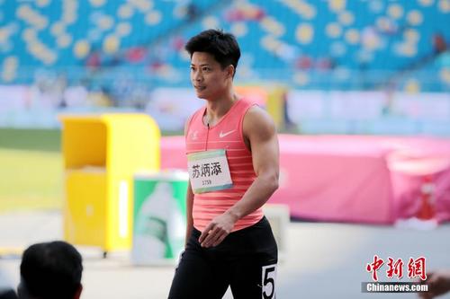 苏炳添全运会首秀 男子百米预赛轻松晋级