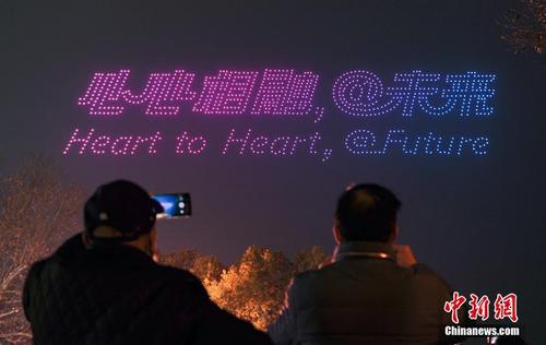 千架无人机点亮西湖夜空