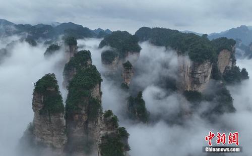 张家界武陵源雨后云海漫卷