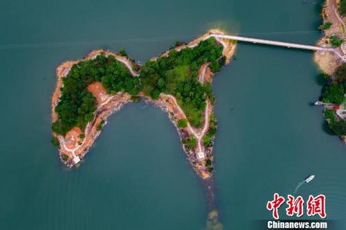 福建德化小孤岛形似蝴蝶引关注