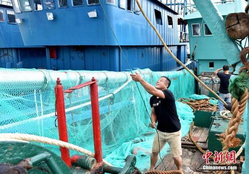 台风“安比”临近浙江 沿海城市严阵以待 