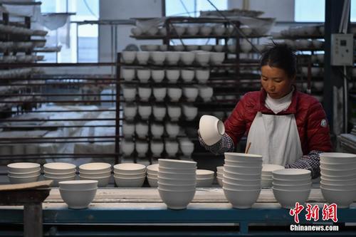 探访云南永胜百年瓷器厂 