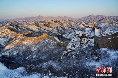 春雪初晴的古长城 明媚了最奢侈的山际线