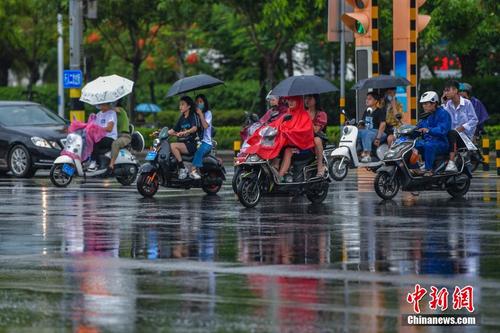 台风“森拉克”擦过海南三亚 琼岛出现强降雨天气