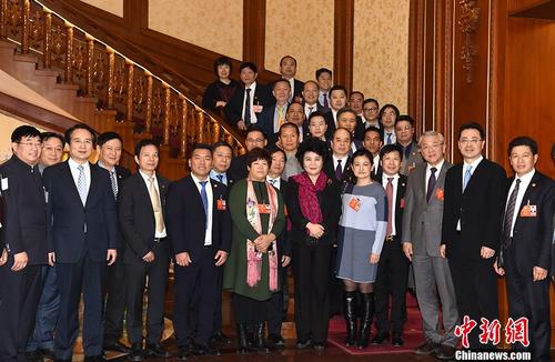 裘援平会见列席政协会议海外侨胞代表