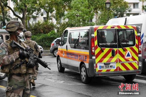 法国巴黎发生持刀袭击事件 反恐调查展开