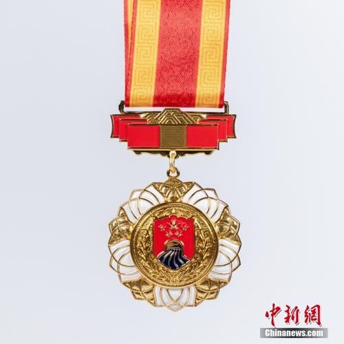 中国国家移民管理机构首次颁发戍守边疆纪念章 8487人获颁