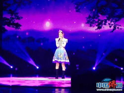 多伦多选手郝玉杰妆容精致、服饰精美,一曲轻扬悠远的《乌兰巴托的夜》获得铜奖。中国侨网记者周欣嫒 摄