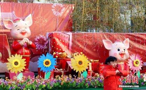 春节临近 北京街头年味渐浓 