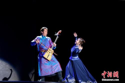 “四海同春”东京开演 侨胞迎中国年 