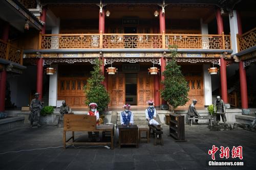 云南大理：制茶师展示下关沱茶非遗制作技艺
