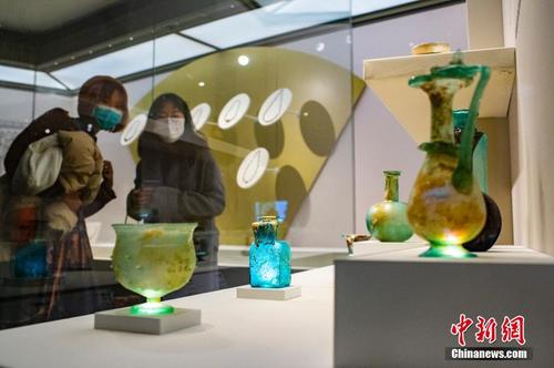 古代东西文明玻璃艺术在清华艺博“异彩纷呈”
